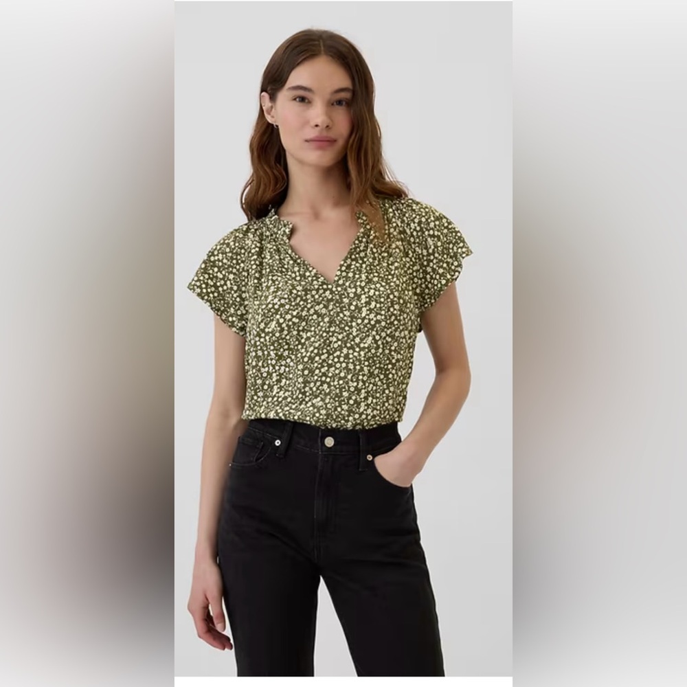 Women’s Gap Splitneck Flutter Sleeve Top